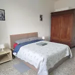 Treehouse - Spacious Private In Near Station & Airport