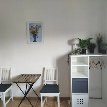Treehouse - Spacious Private In Near Station & Airport بيت ضيافة بيزا