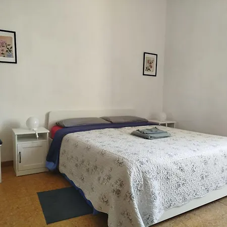 Treehouse - Spacious Private In Near Station & Airport * بيزا