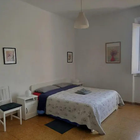 Treehouse - Spacious Private In Near Station & Airport *